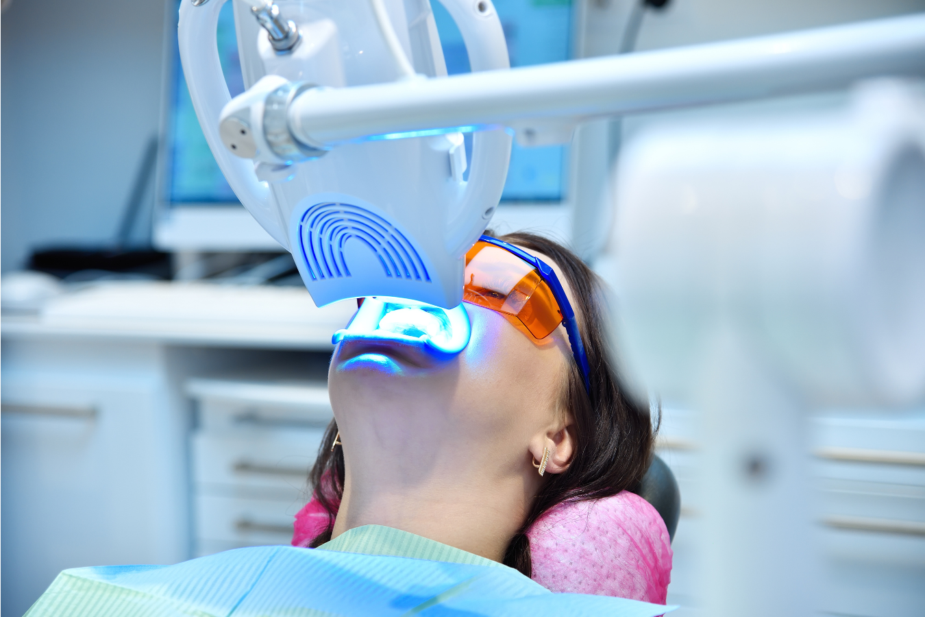 Luce una sonrisa radiante: Blanqueamiento dental profesional en CENSALUD